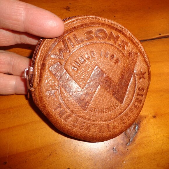 Vtg. WILSONS Leather Coin Pouch w/Key Ring Brown Zip Closure Round Embossed - Picture 8 of 13